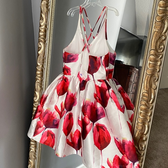 Juniors Red Floral Spaghetti Strap Cocktail Medium - Picture 4 of 7